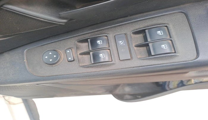 2015 Fiat Avventura EMOTION MULTIJET 1.3, Diesel, Manual, 1,13,901 km, interior