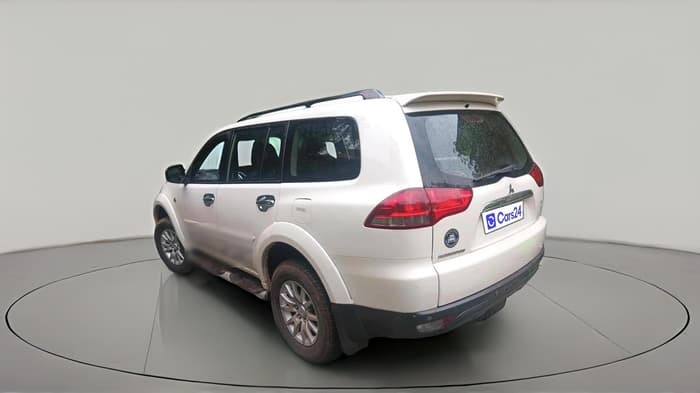 2015 Mitsubishi Pajero Sport 2.5 AT 4X2, Diesel, Automatic, 1,11,181 km, exterior