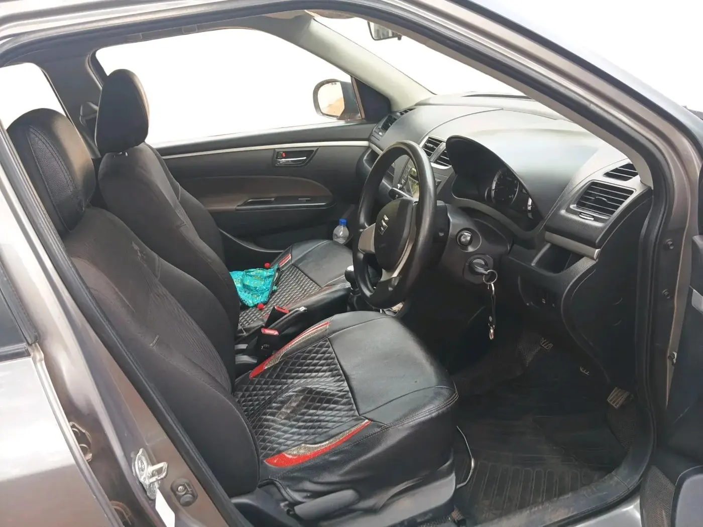 2017 Maruti Swift VXI, Petrol, Manual, 1,22,024 km, interior