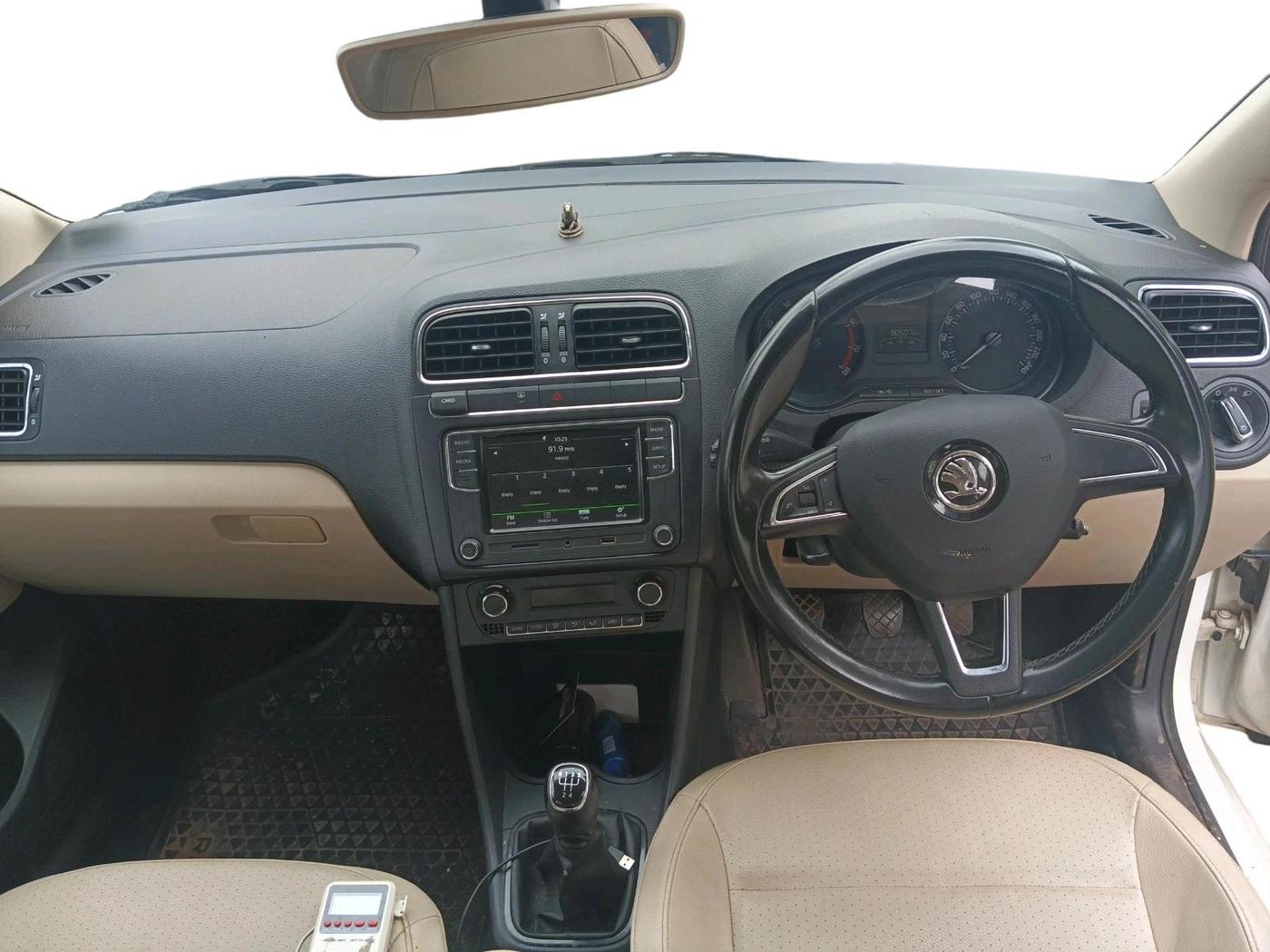 2018 Skoda Rapid STYLE 1.6 MPI, Petrol, Manual, 80,507 km, interior