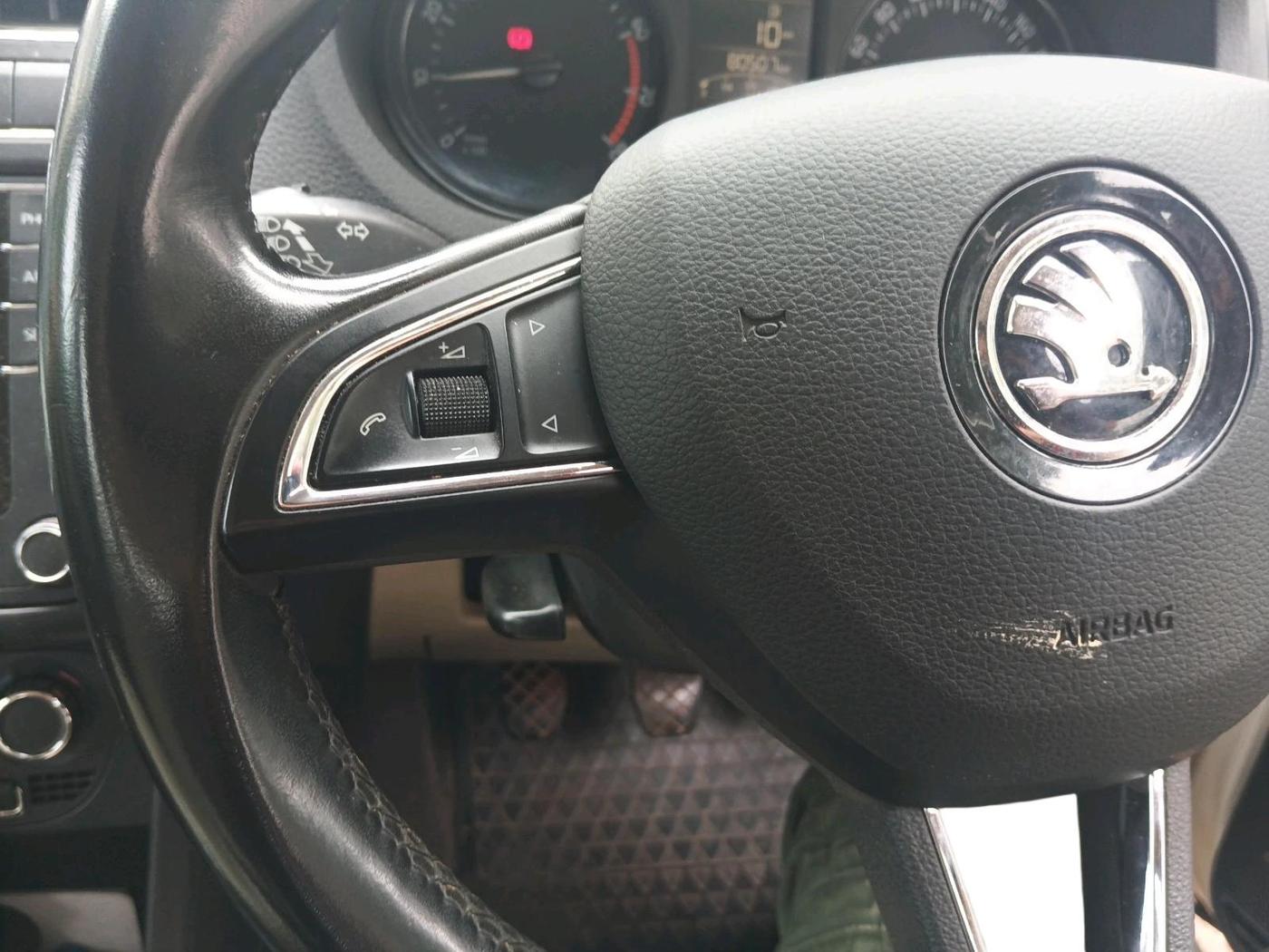2018 Skoda Rapid STYLE 1.6 MPI, Petrol, Manual, 80,507 km, interior