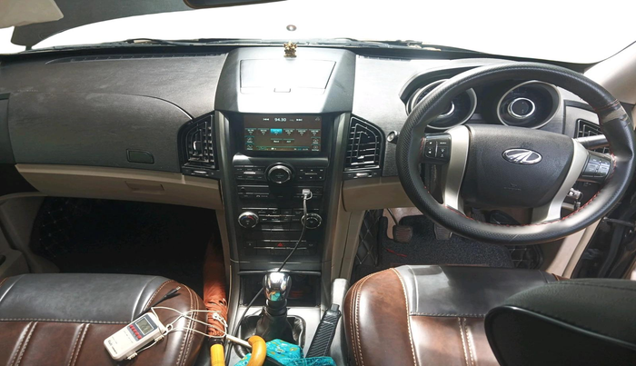 2016 Mahindra XUV500 W6, Diesel, Manual, 99,928 km, interior