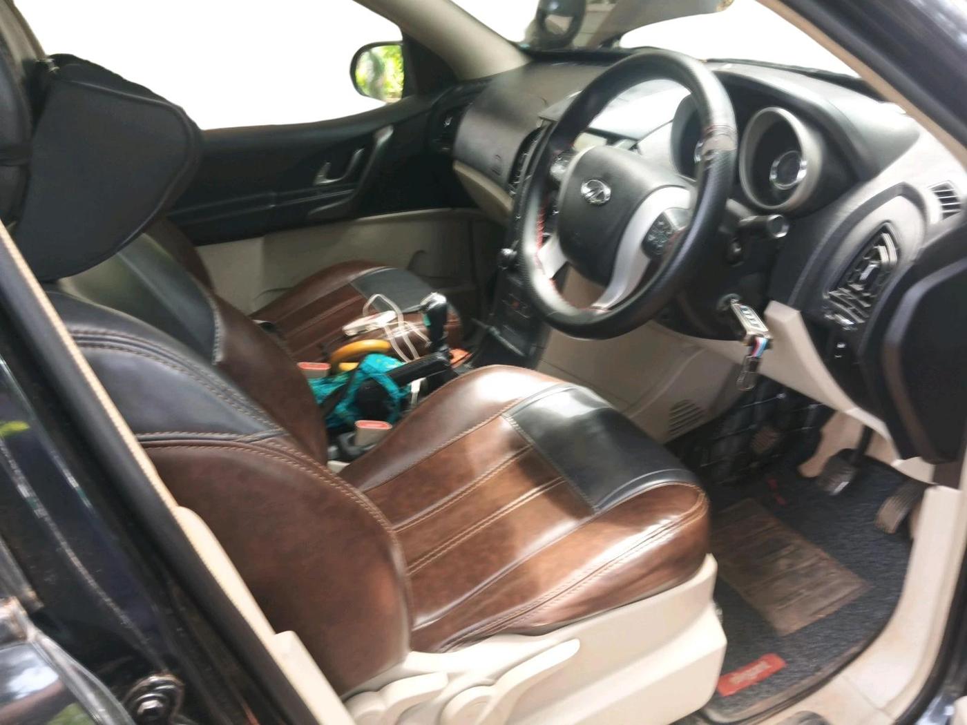 2016 Mahindra XUV500 W6, Diesel, Manual, 99,928 km, interior