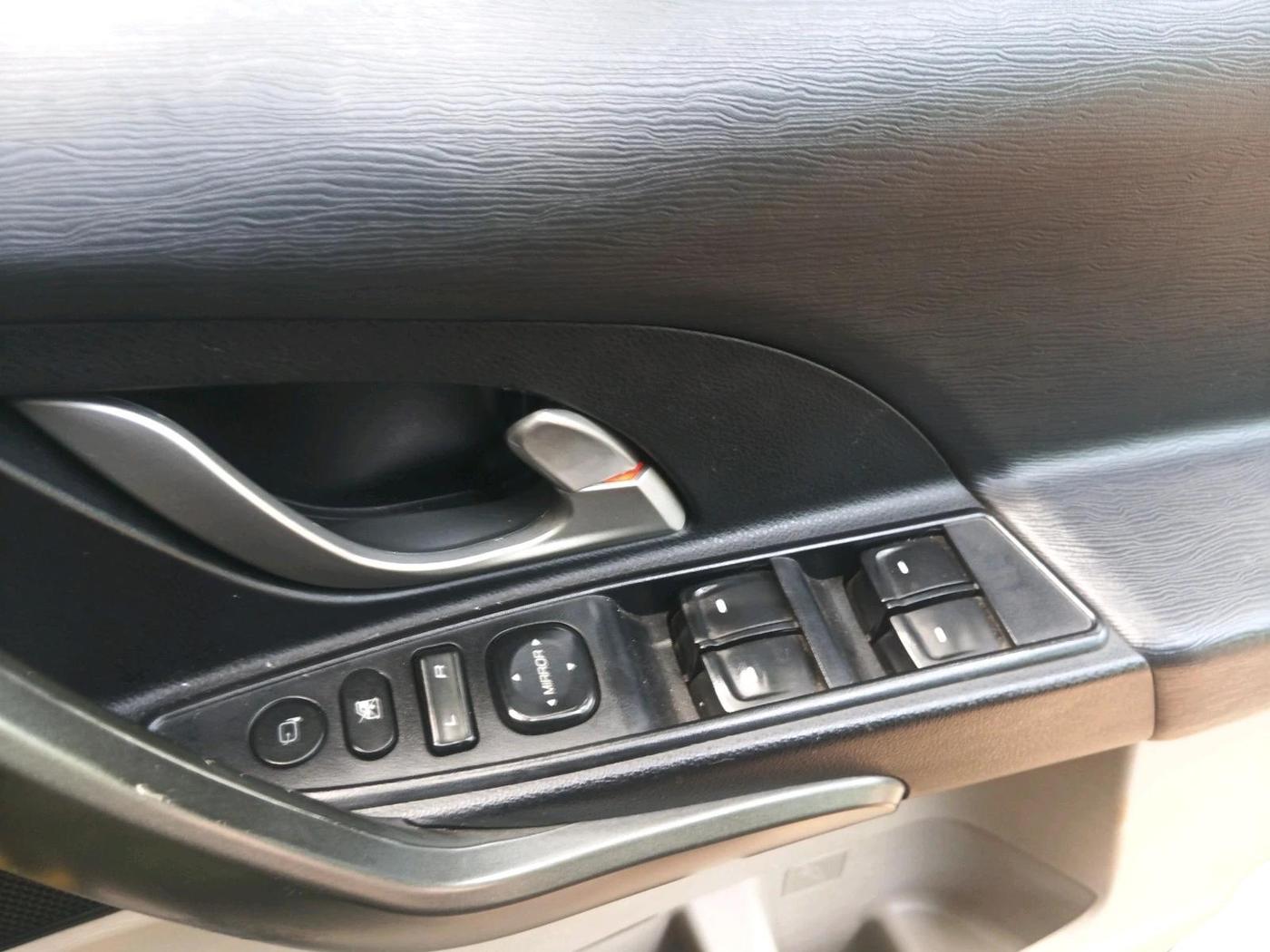2016 Mahindra XUV500 W6, Diesel, Manual, 99,928 km, interior