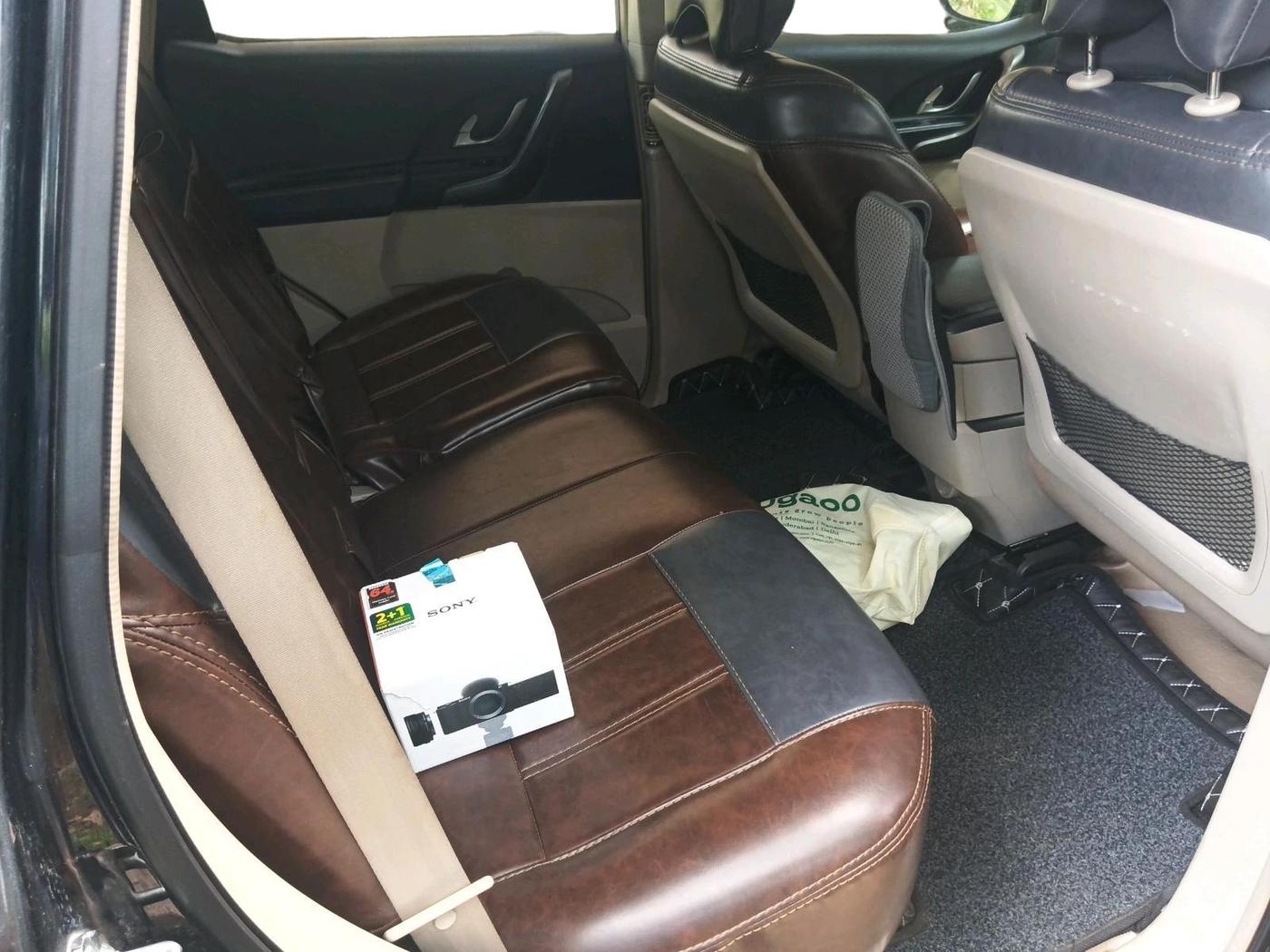 2016 Mahindra XUV500 W6, Diesel, Manual, 99,928 km, interior