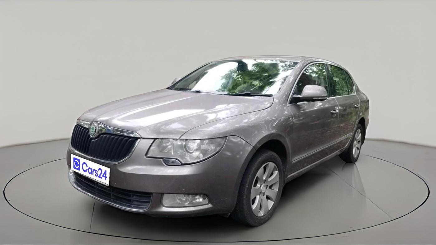 2013 Skoda Superb ELEGANCE 1.8 TSI AT, Petrol, Automatic, 1,00,256 km, exterior