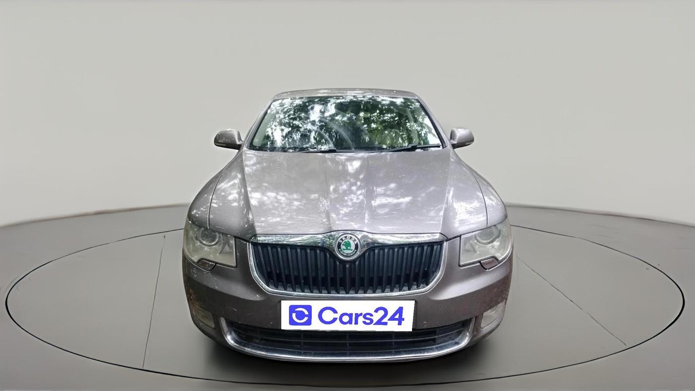 2013 Skoda Superb ELEGANCE 1.8 TSI AT, Petrol, Automatic, 1,00,256 km, exterior