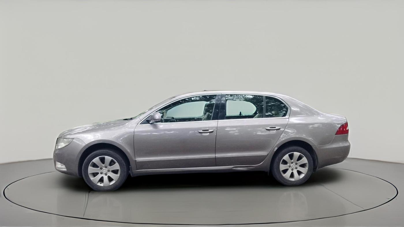 2013 Skoda Superb ELEGANCE 1.8 TSI AT, Petrol, Automatic, 1,00,256 km, exterior