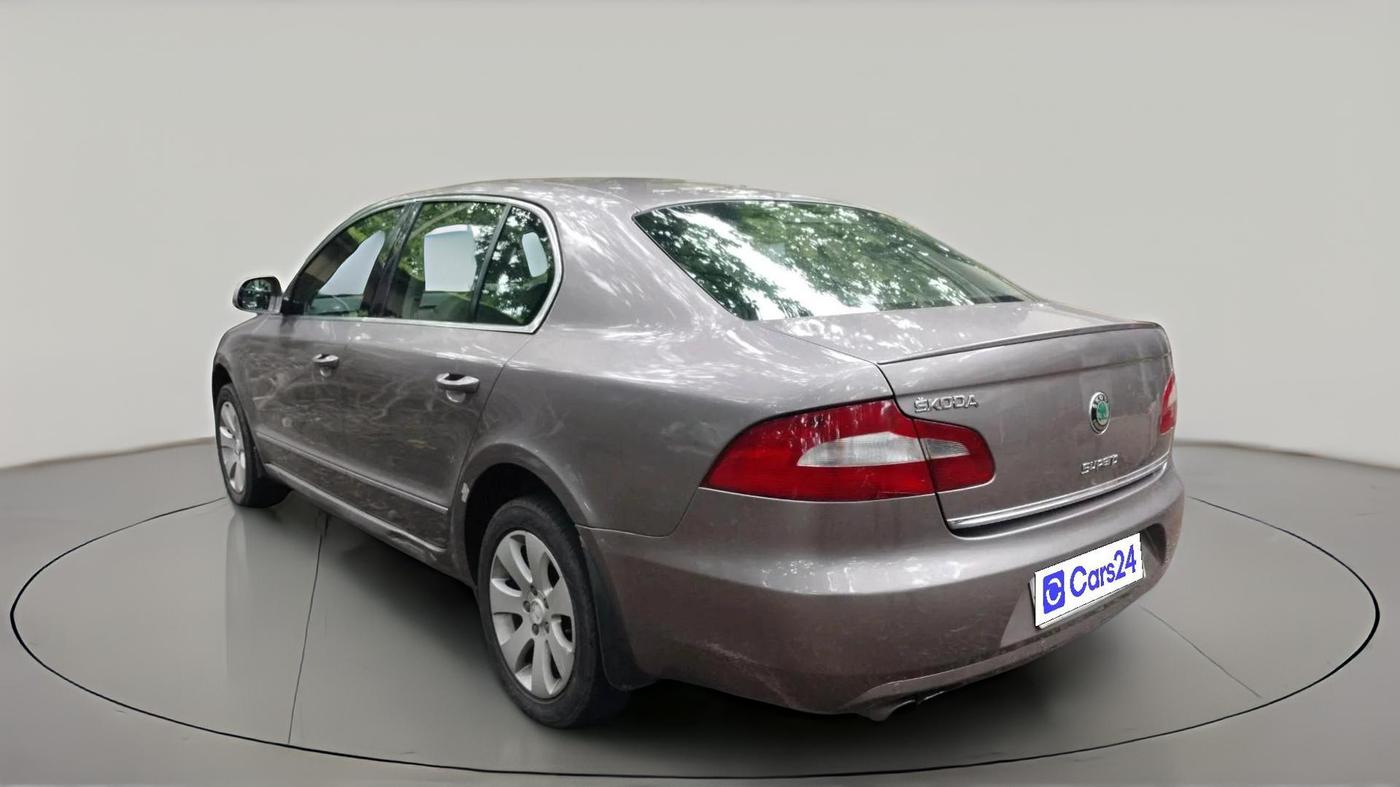 2013 Skoda Superb ELEGANCE 1.8 TSI AT, Petrol, Automatic, 1,00,256 km, exterior