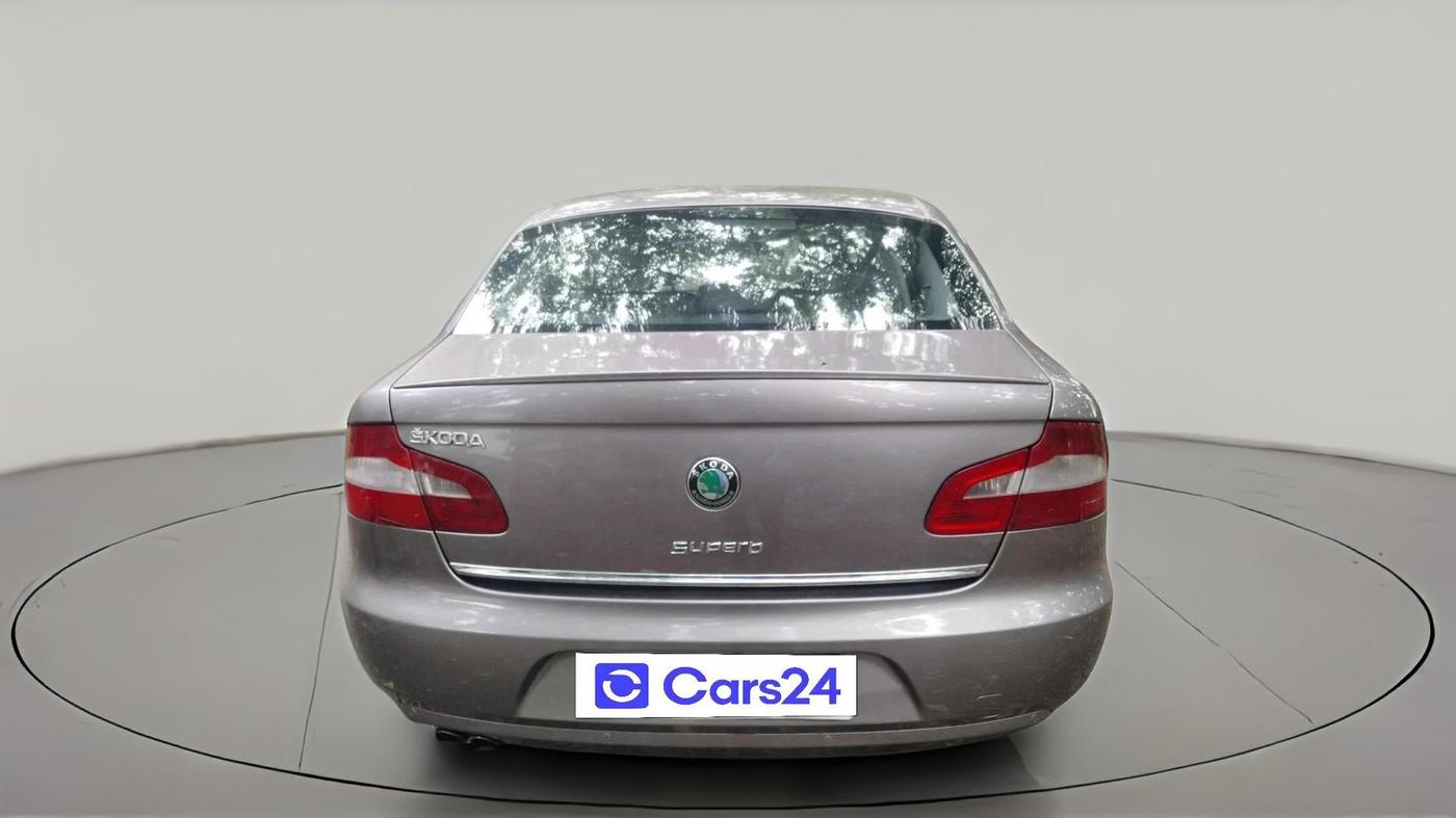 2013 Skoda Superb ELEGANCE 1.8 TSI AT, Petrol, Automatic, 1,00,256 km, exterior