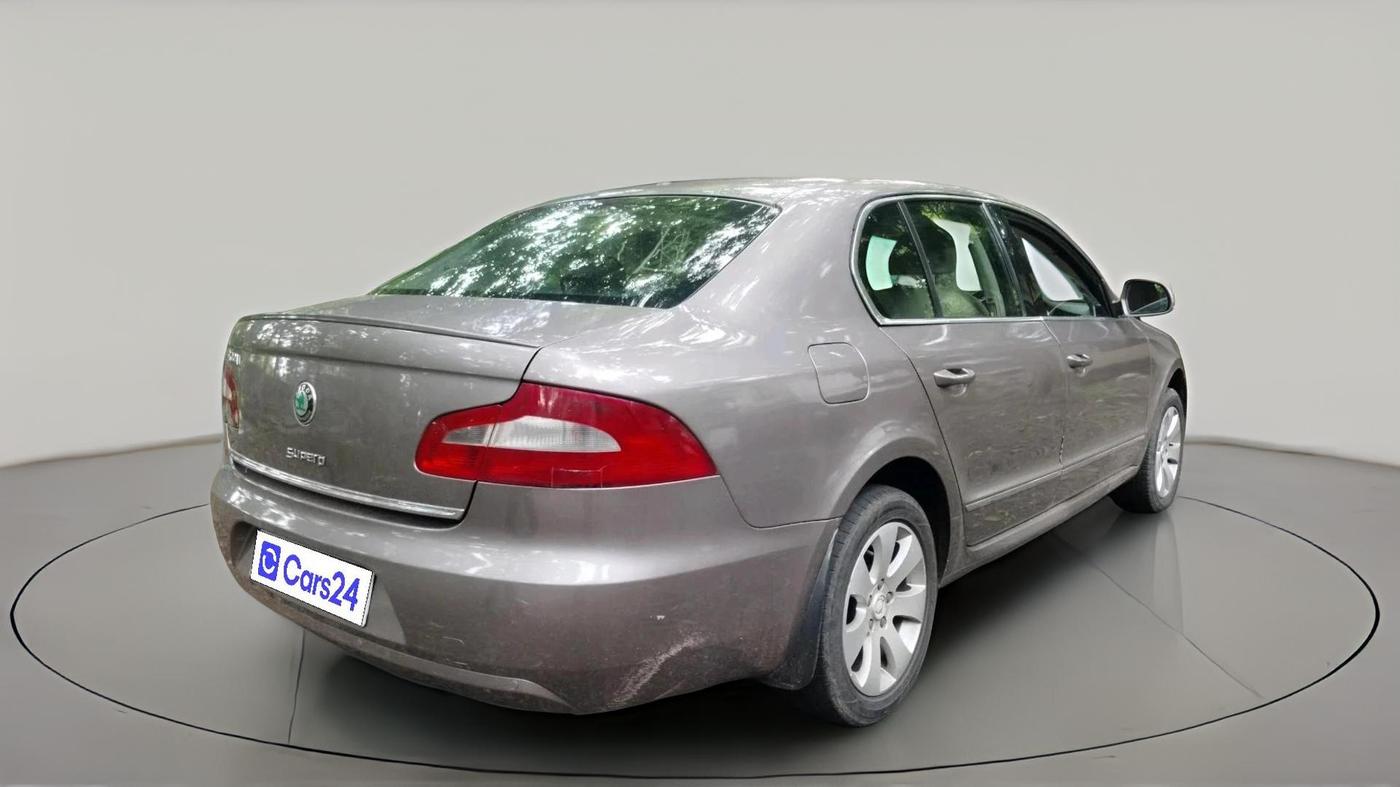2013 Skoda Superb ELEGANCE 1.8 TSI AT, Petrol, Automatic, 1,00,256 km, exterior