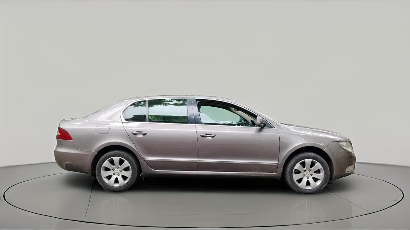 2013 Skoda Superb ELEGANCE 1.8 TSI AT, Petrol, Automatic, 1,00,256 km, exterior