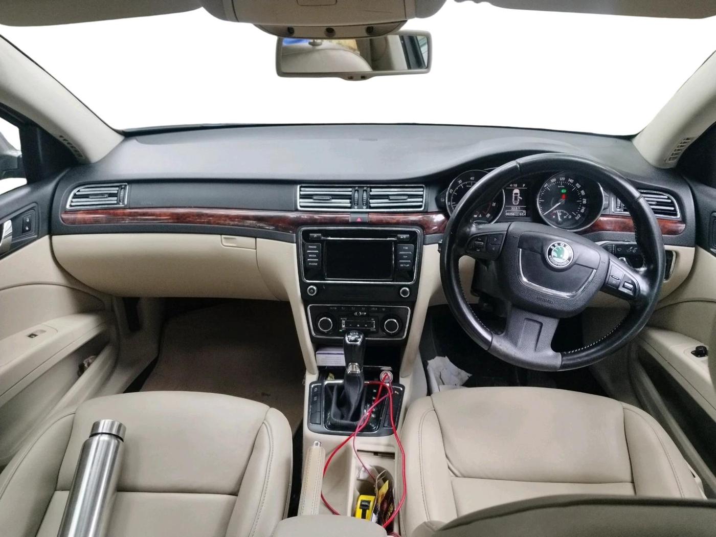 2013 Skoda Superb ELEGANCE 1.8 TSI AT, Petrol, Automatic, 1,00,256 km, interior