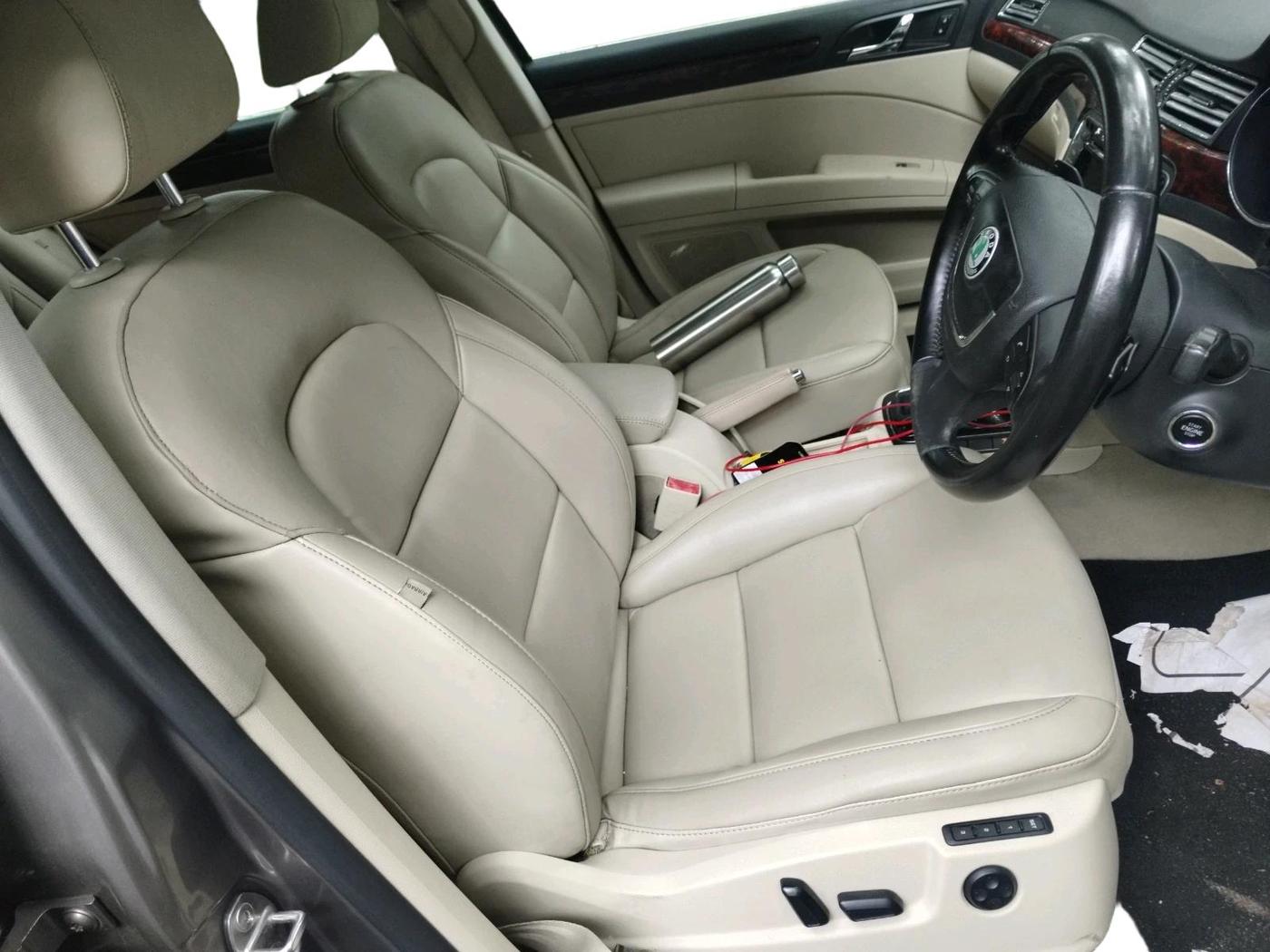 2013 Skoda Superb ELEGANCE 1.8 TSI AT, Petrol, Automatic, 1,00,256 km, interior