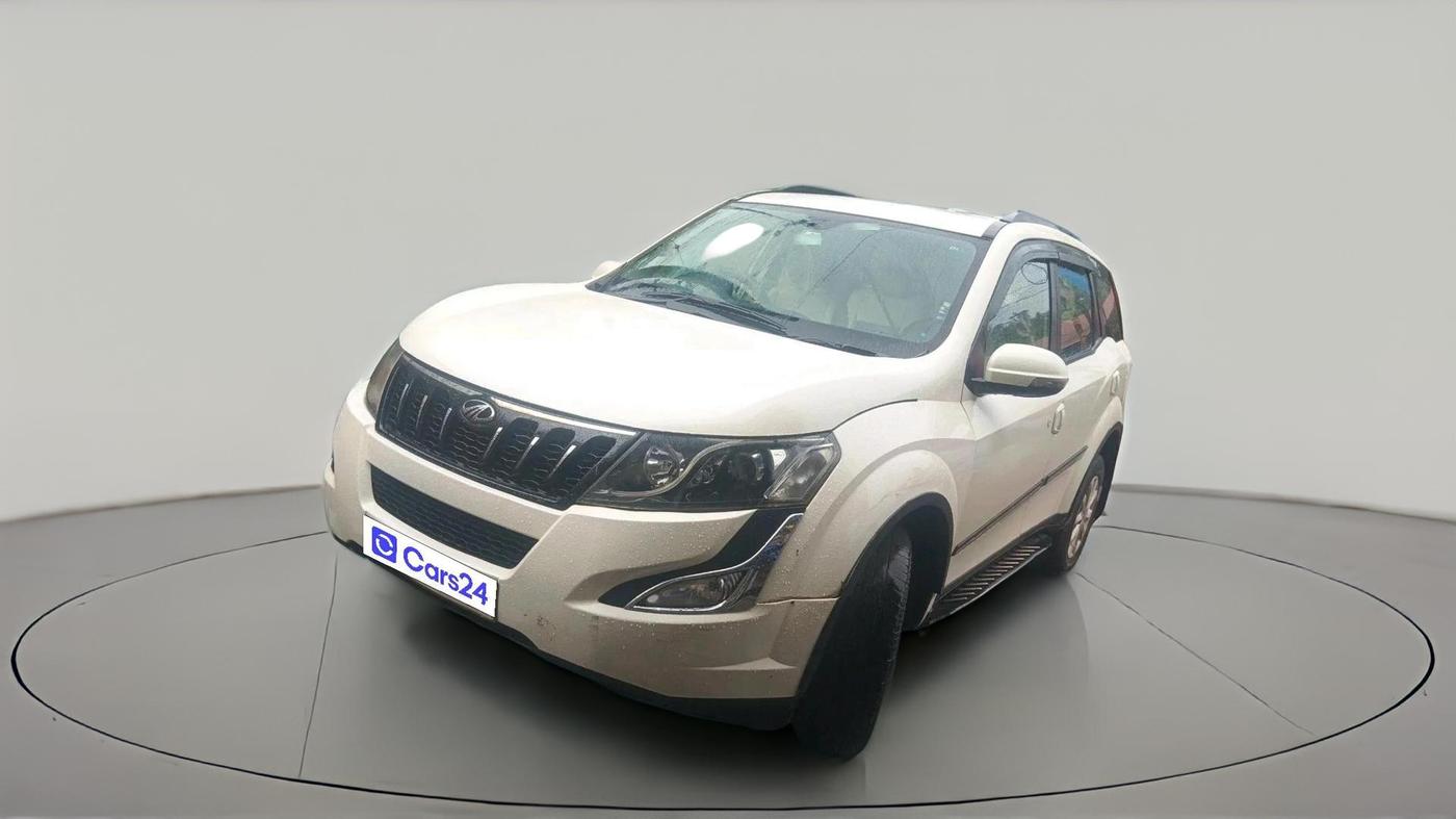 2017 Mahindra XUV500 W6, Diesel, Manual, 3,21,573 km, exterior