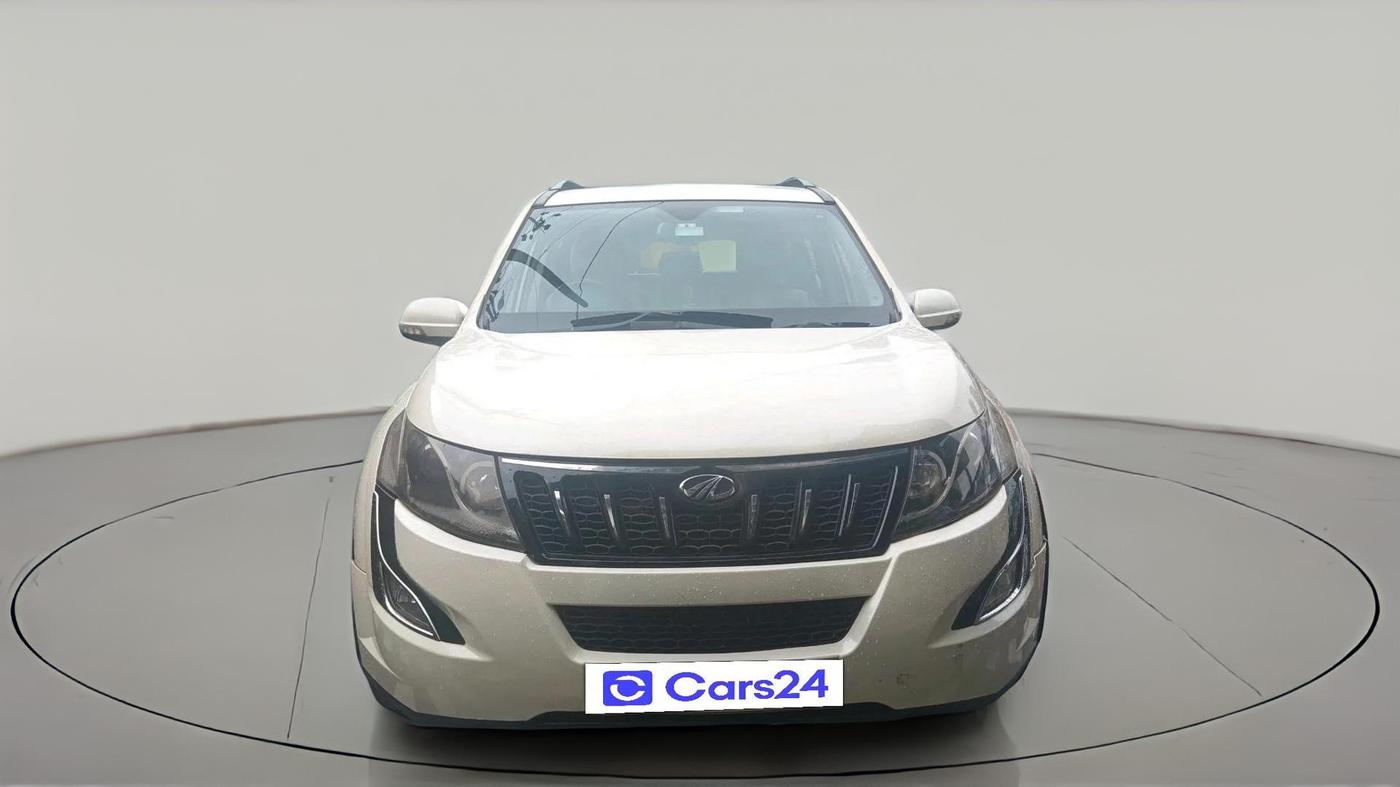 2017 Mahindra XUV500 W6, Diesel, Manual, 3,21,573 km, exterior