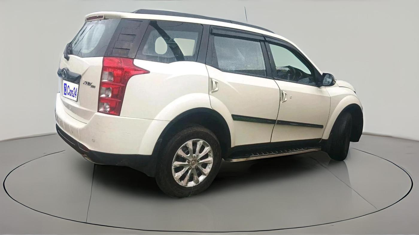 2017 Mahindra XUV500 W6, Diesel, Manual, 3,21,573 km, exterior