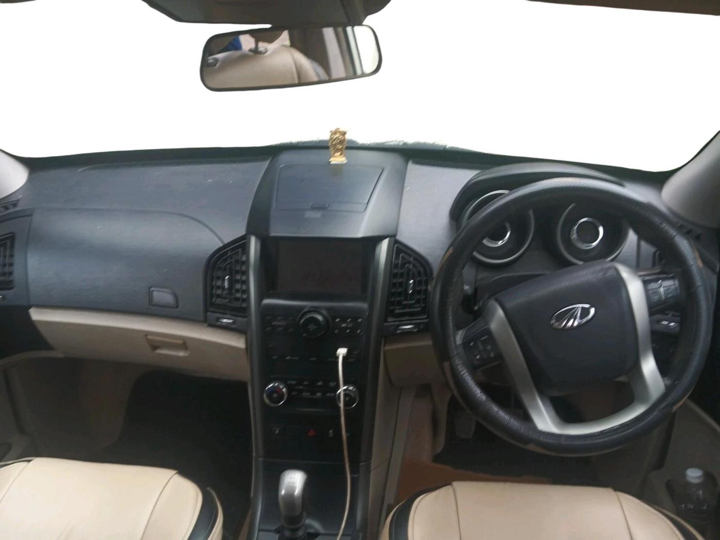 2017 Mahindra XUV500 W6, Diesel, Manual, 3,21,573 km, interior