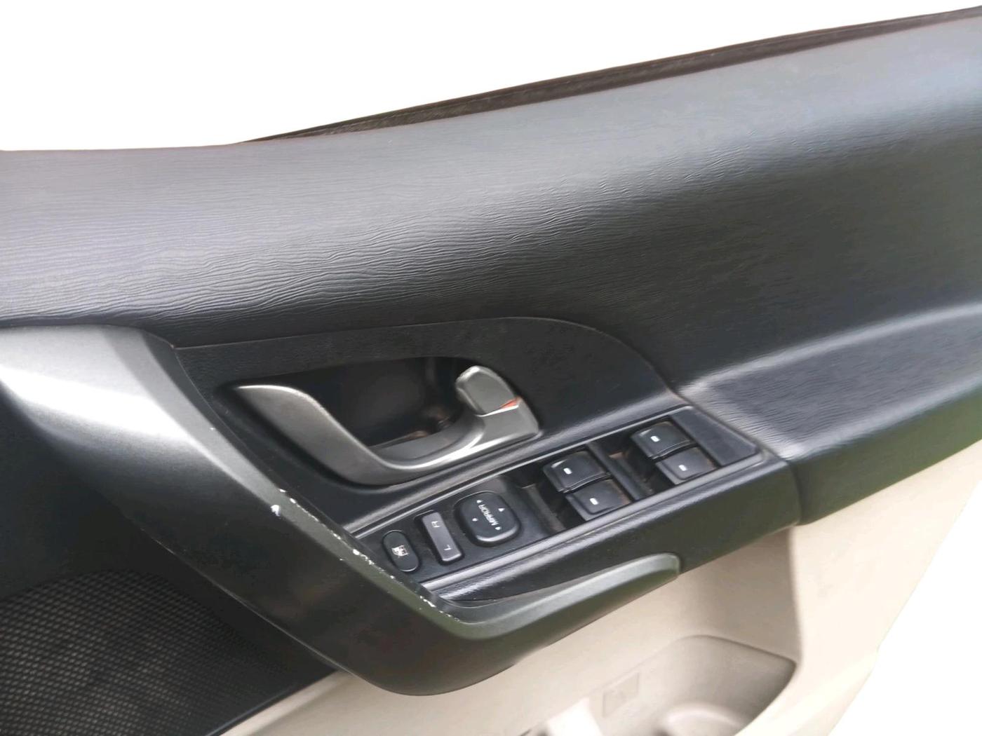 2017 Mahindra XUV500 W6, Diesel, Manual, 3,21,573 km, interior