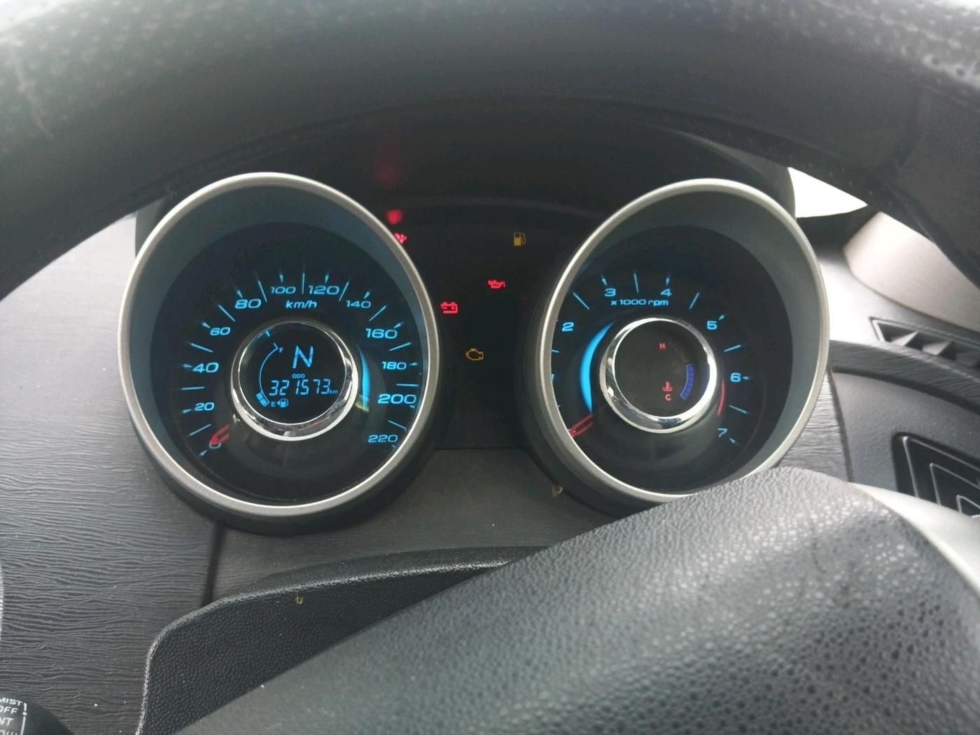 2017 Mahindra XUV500 W6, Diesel, Manual, 3,21,573 km, interior