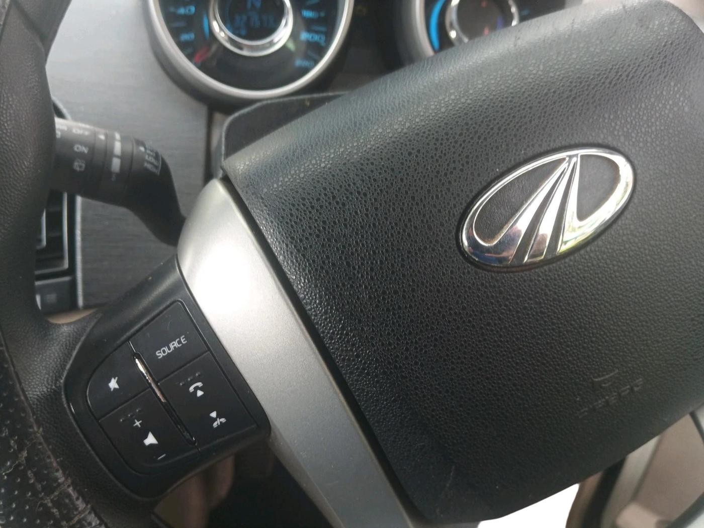 2017 Mahindra XUV500 W6, Diesel, Manual, 3,21,573 km, interior
