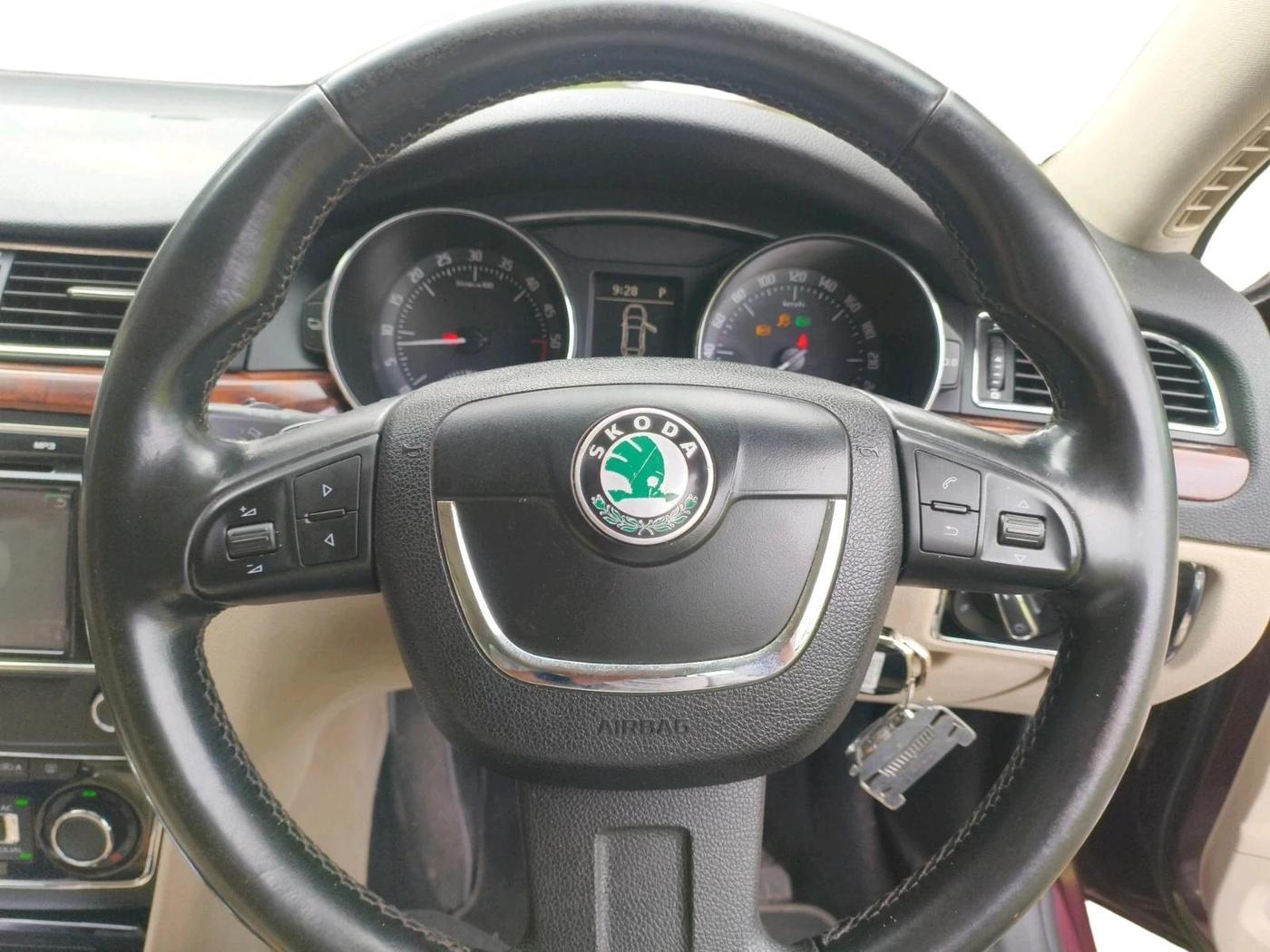 2012 Skoda Superb ELEGANCE 2.0 TDI CR AT, Diesel, Automatic, 1,02,737 km, interior