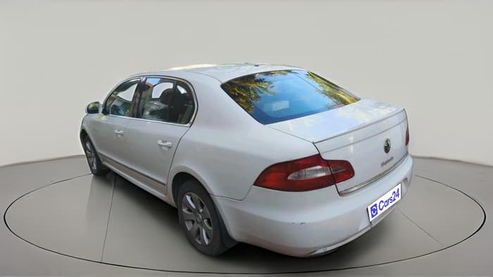 2012 Skoda Superb ELEGANCE 2.0 TDI CR AT, Diesel, Automatic, 2,21,967 km, exterior