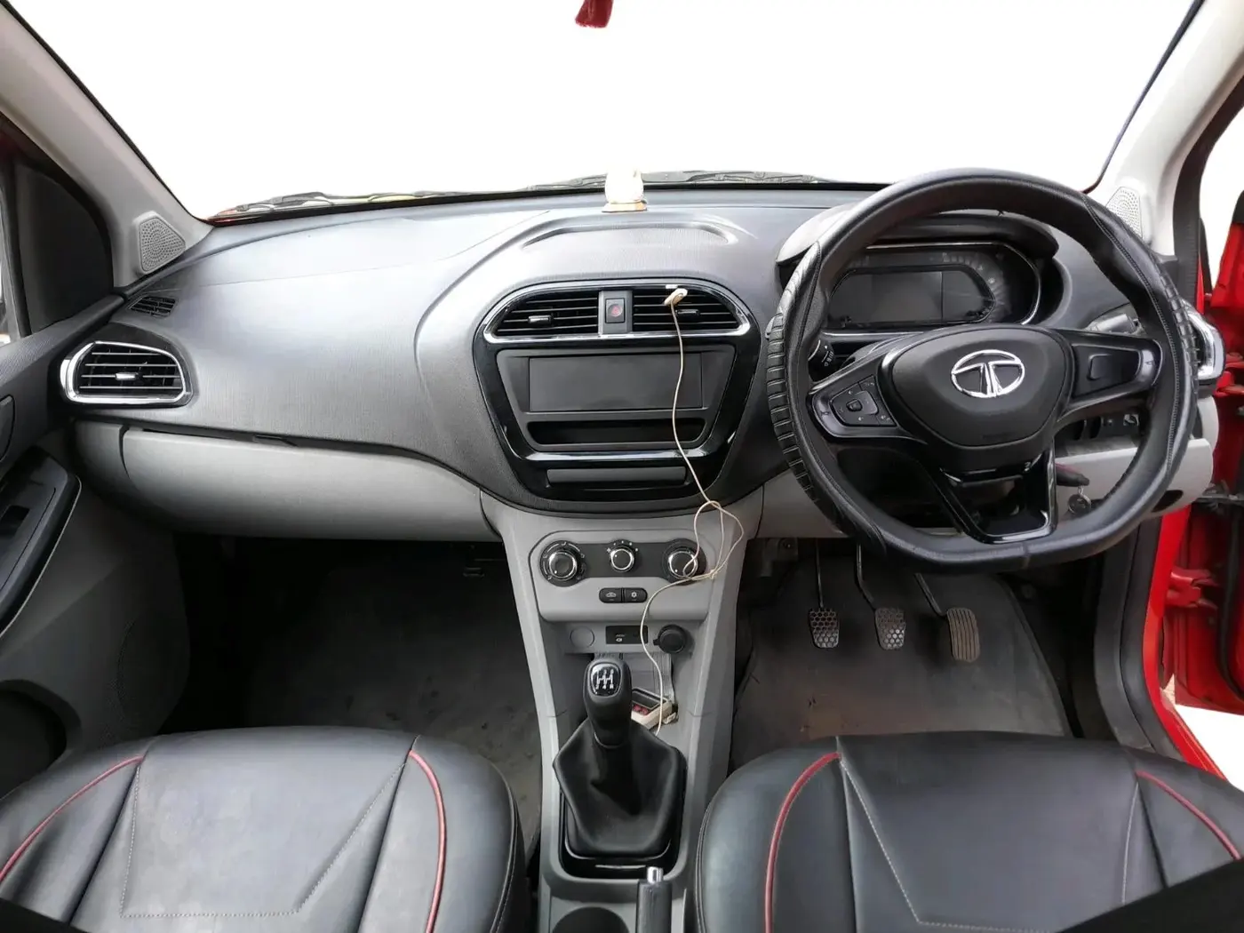 2022 Tata Tiago XT (O) PETROL, Petrol, Manual, 15,600 km, interior