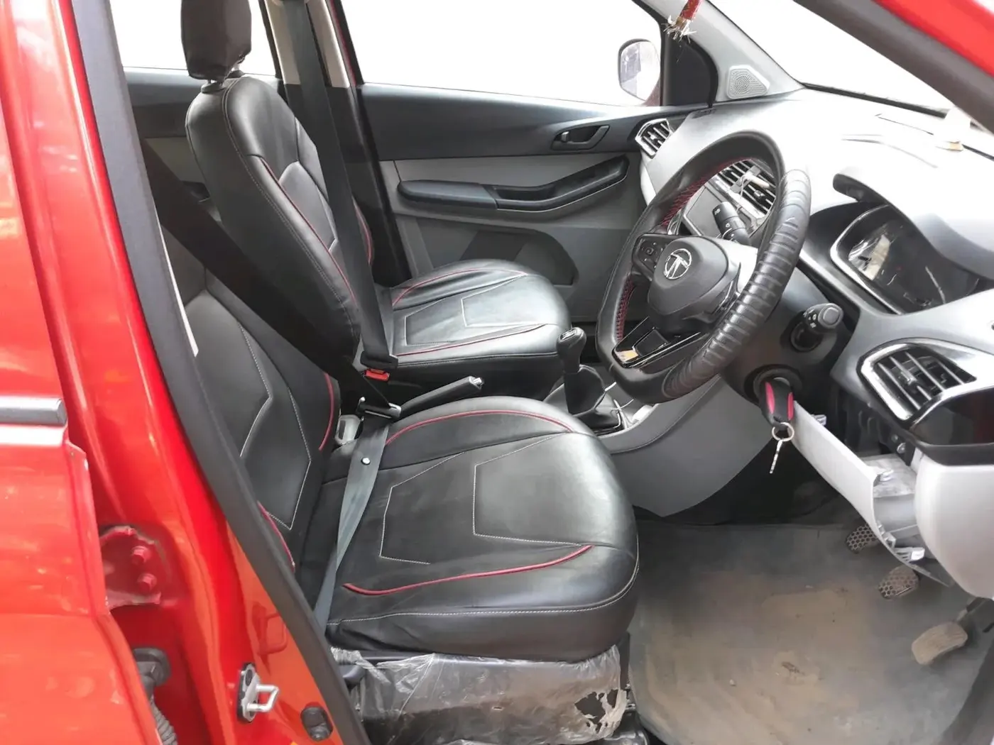 2022 Tata Tiago XT (O) PETROL, Petrol, Manual, 15,600 km, interior