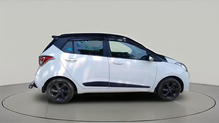 2018 Hyundai Grand i10 SPORTZ 1.2 KAPPA VTVT DUAL TONE, Petrol, Manual, 39,656 km, exterior