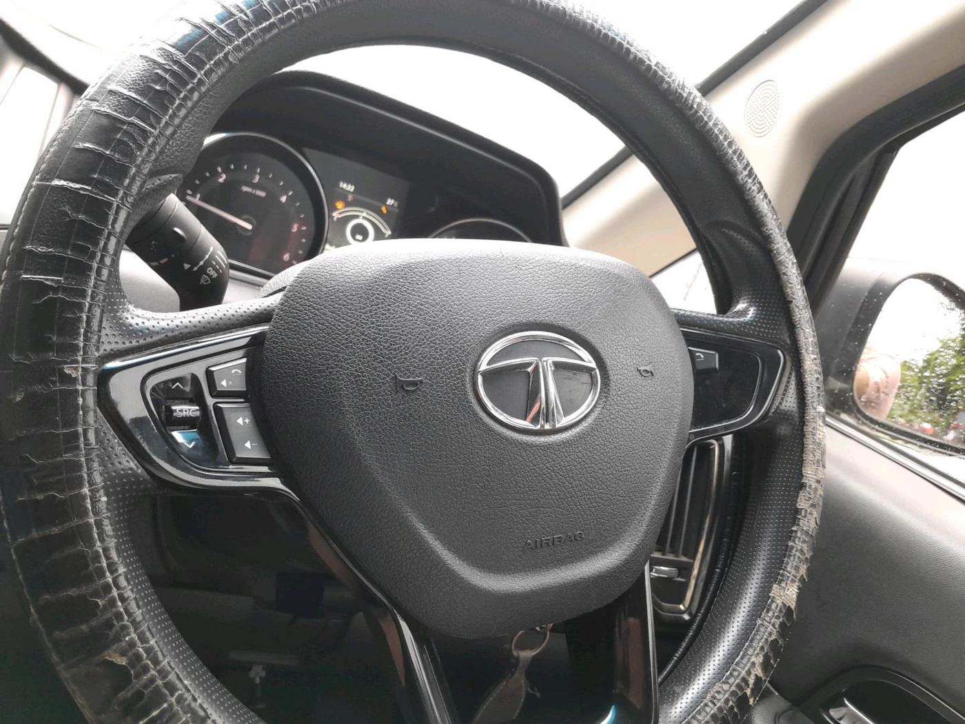 2018 Tata Hexa XE 4X2 7 STR, Diesel, Manual, 83,444 km, interior