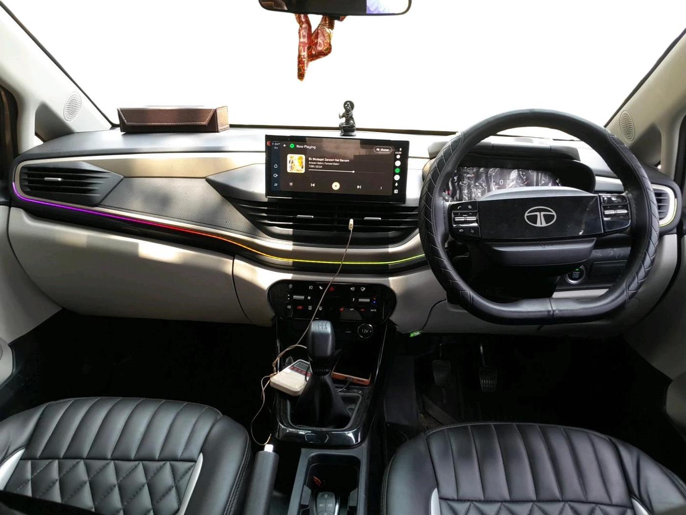 2025 Tata ALTROZ Accomplished S Petrol 5 MT, Petrol, Manual, 6,688 km, interior