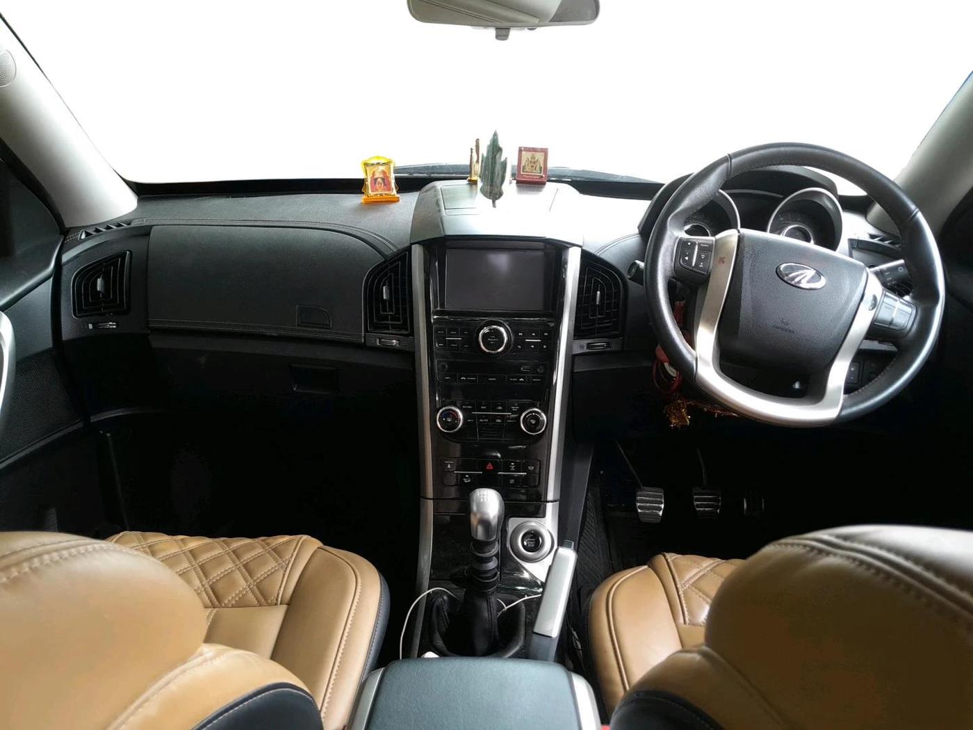 2018 Mahindra XUV500 W11, Diesel, Manual, 44,493 km, interior