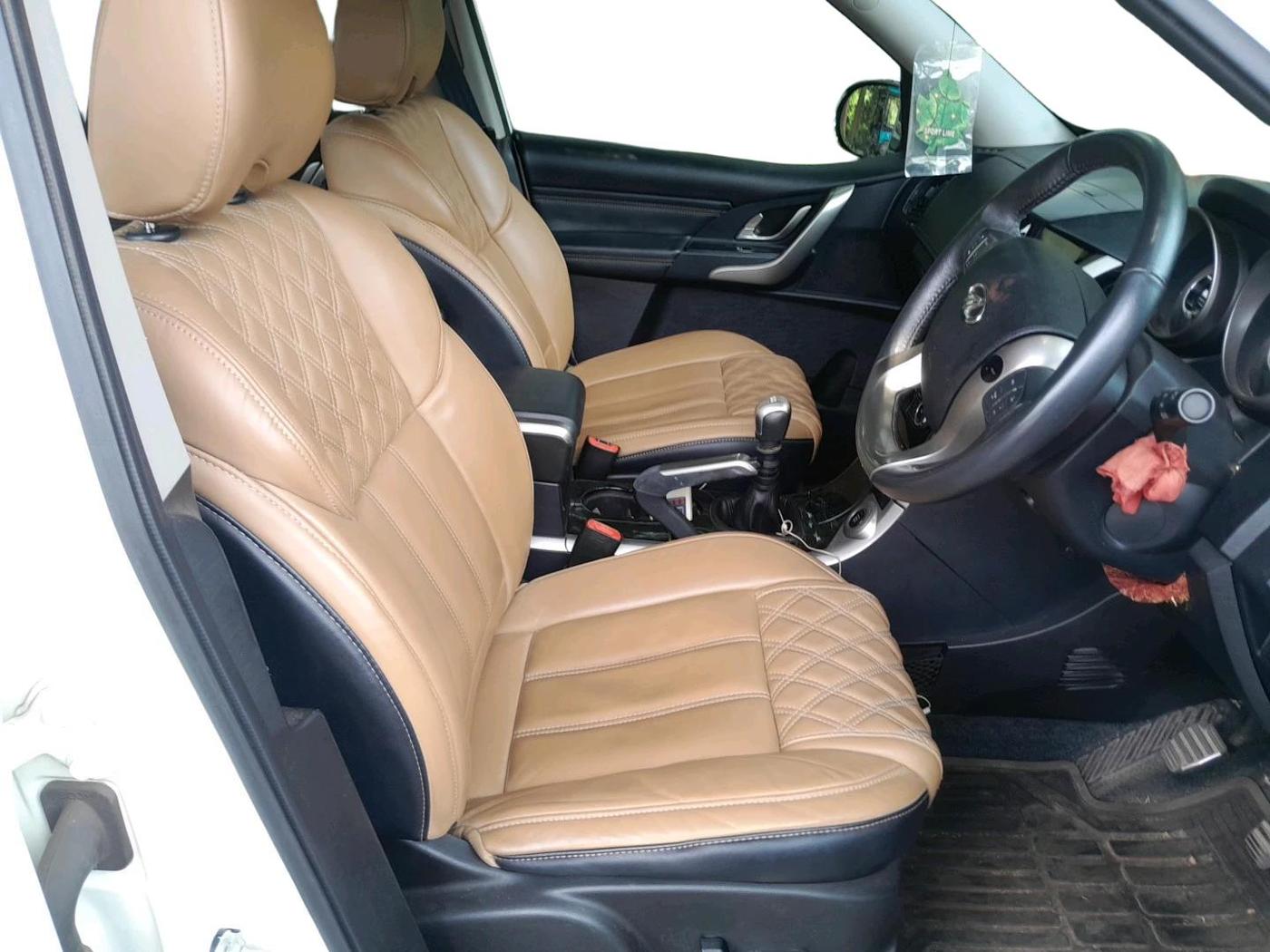 2018 Mahindra XUV500 W11, Diesel, Manual, 44,493 km, interior