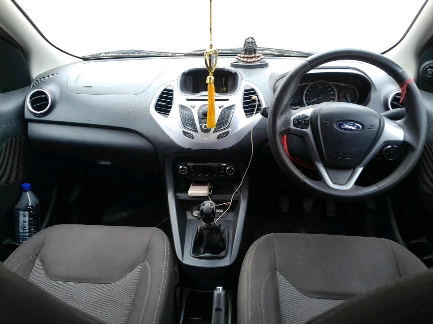 2015 Ford New Figo TITANIUM 1.2 PETROL MT, Petrol, Manual, 83,799 km, interior