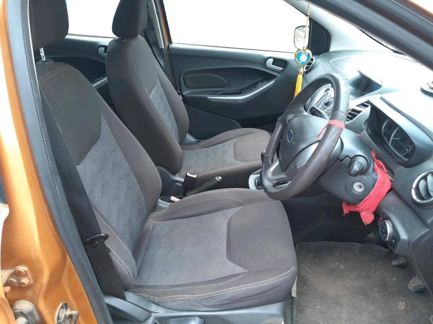 2015 Ford New Figo TITANIUM 1.2 PETROL MT, Petrol, Manual, 83,799 km, interior