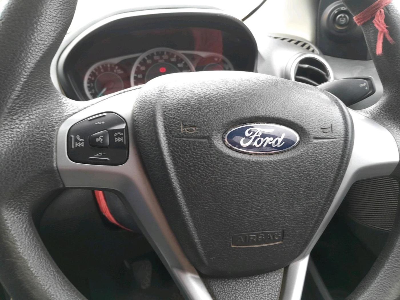 2015 Ford New Figo TITANIUM 1.2 PETROL MT, Petrol, Manual, 83,799 km, interior