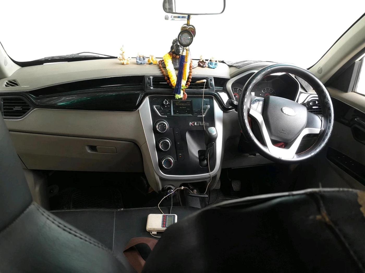 2016 Mahindra Kuv100 K8 D 6 STR, Diesel, Manual, 72,865 km, interior