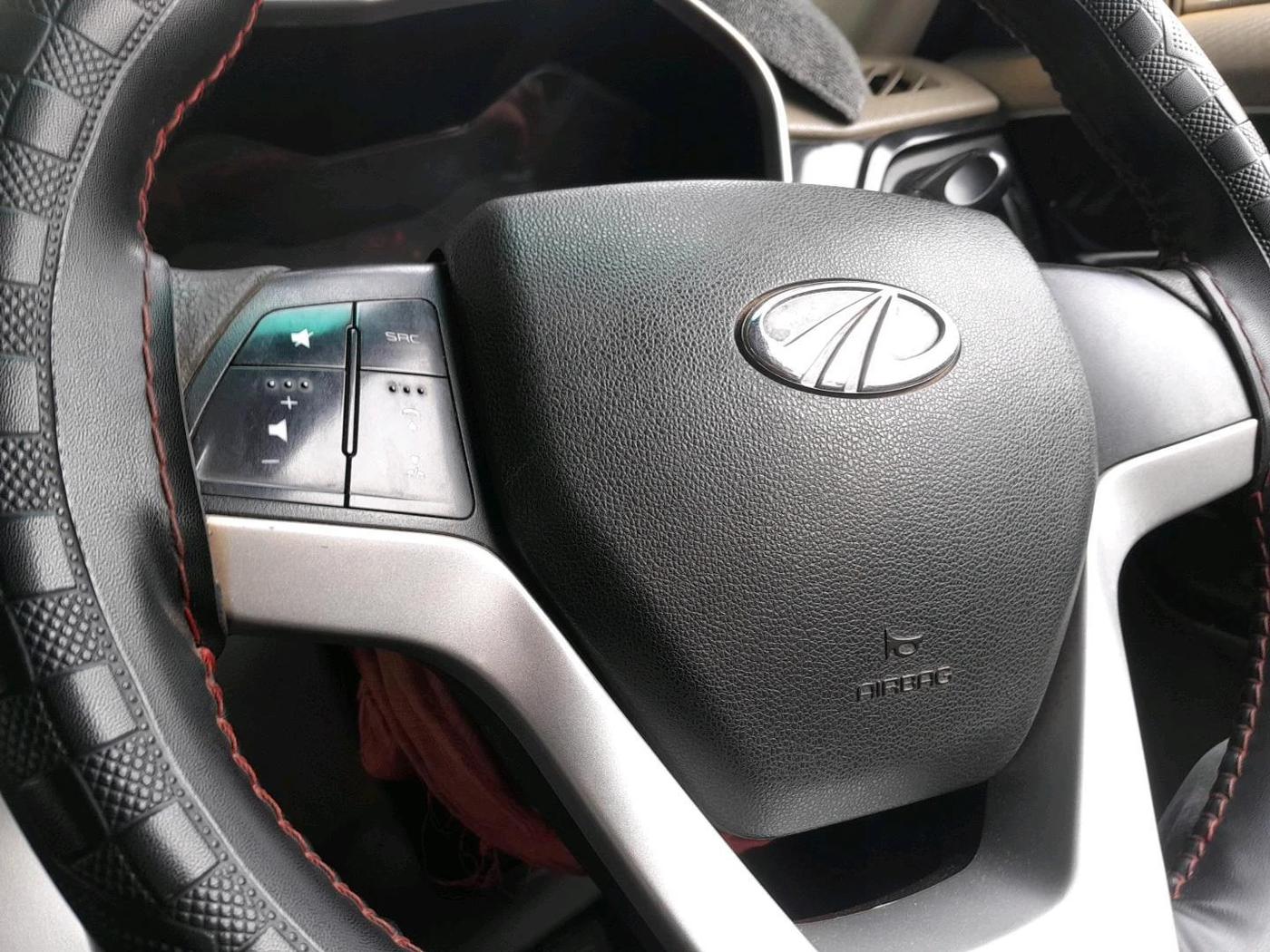 2016 Mahindra Kuv100 K8 D 6 STR, Diesel, Manual, 72,865 km, interior