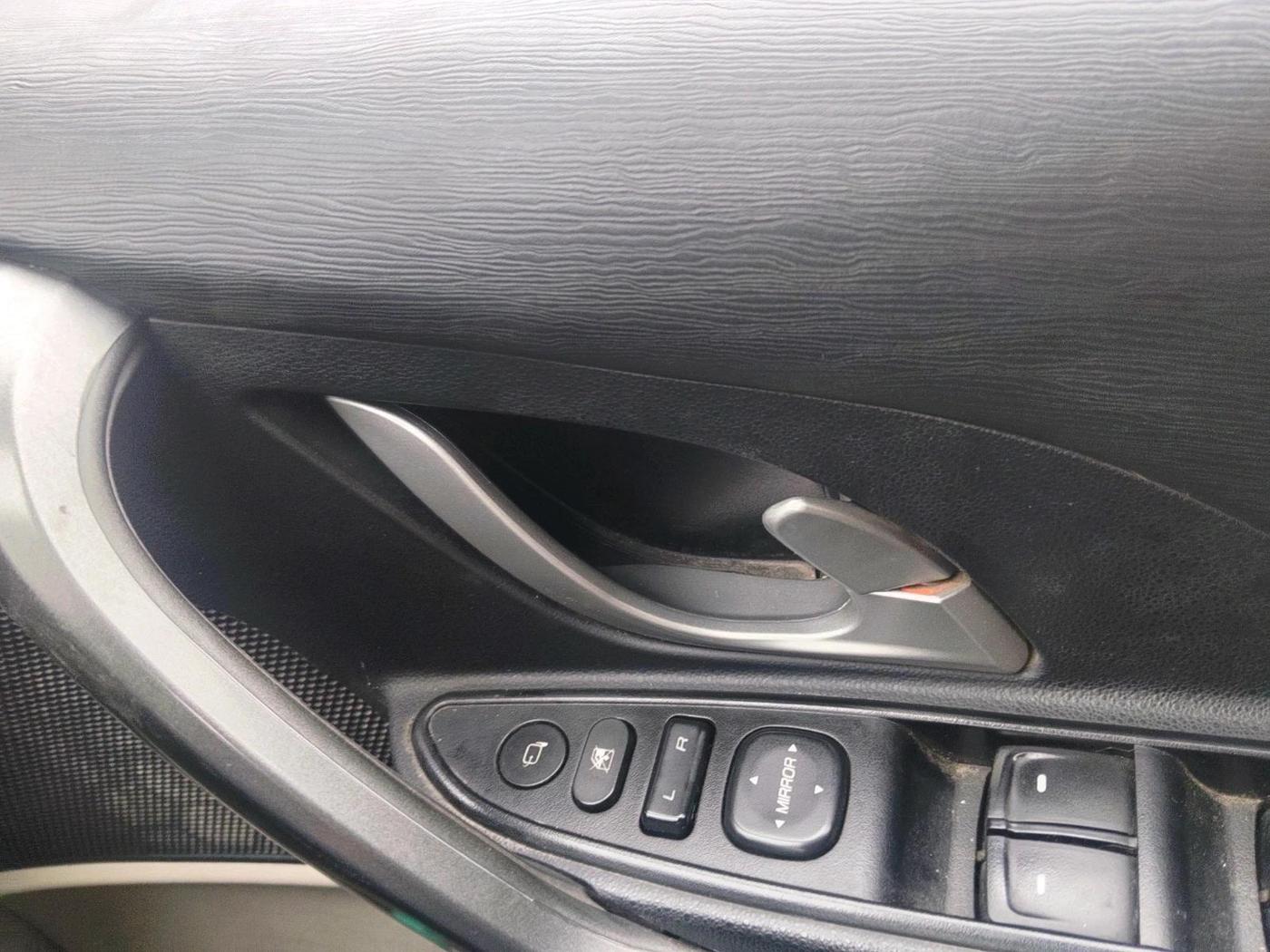 2016 Mahindra XUV500 W10, Diesel, Manual, 61,184 km, interior