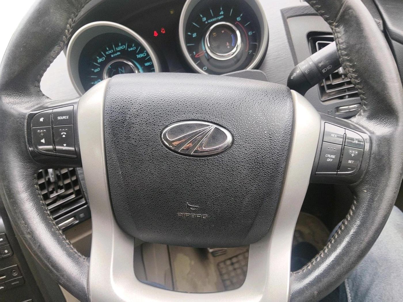 2016 Mahindra XUV500 W10, Diesel, Manual, 61,184 km, interior