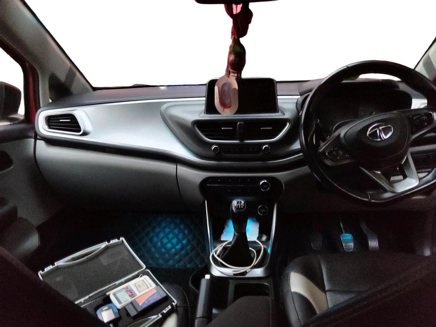 2020 Tata ALTROZ XZ PETROL, Petrol, Manual, 25,496 km, interior