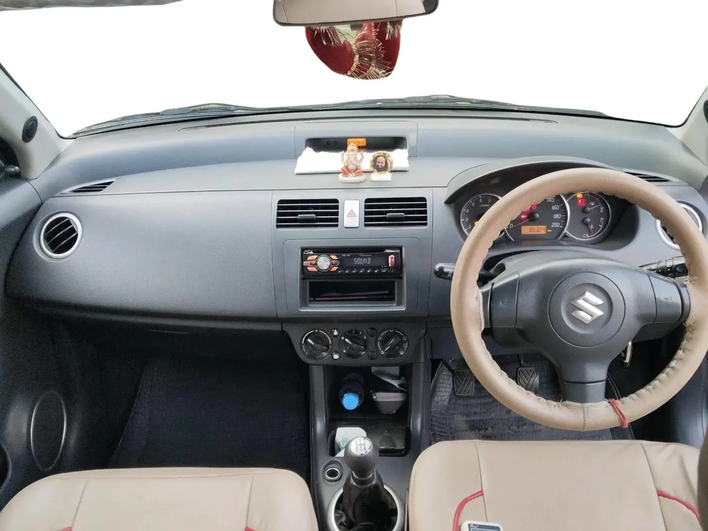 2010 Maruti Swift VXI 1.3, Petrol, Manual, 95,324 km, interior