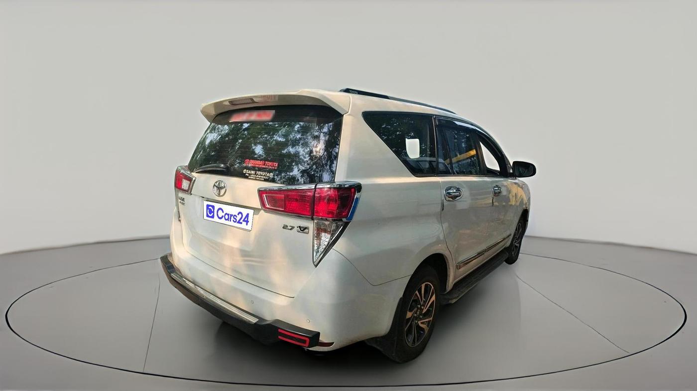 2022 Toyota Innova Crysta 2.7 VX 7 STR, Petrol, Manual, 1,36,065 km, exterior