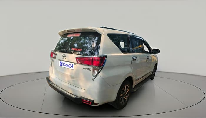 2022 Toyota Innova Crysta 2.7 VX 7 STR, Petrol, Manual, 1,36,065 km, exterior