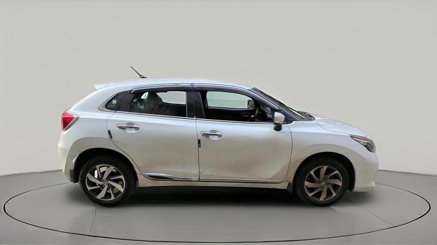 2024 Toyota Glanza V, Petrol, Manual, 5,417 km, exterior