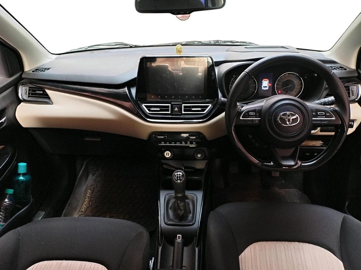 2024 Toyota Glanza V, Petrol, Manual, 5,417 km, interior