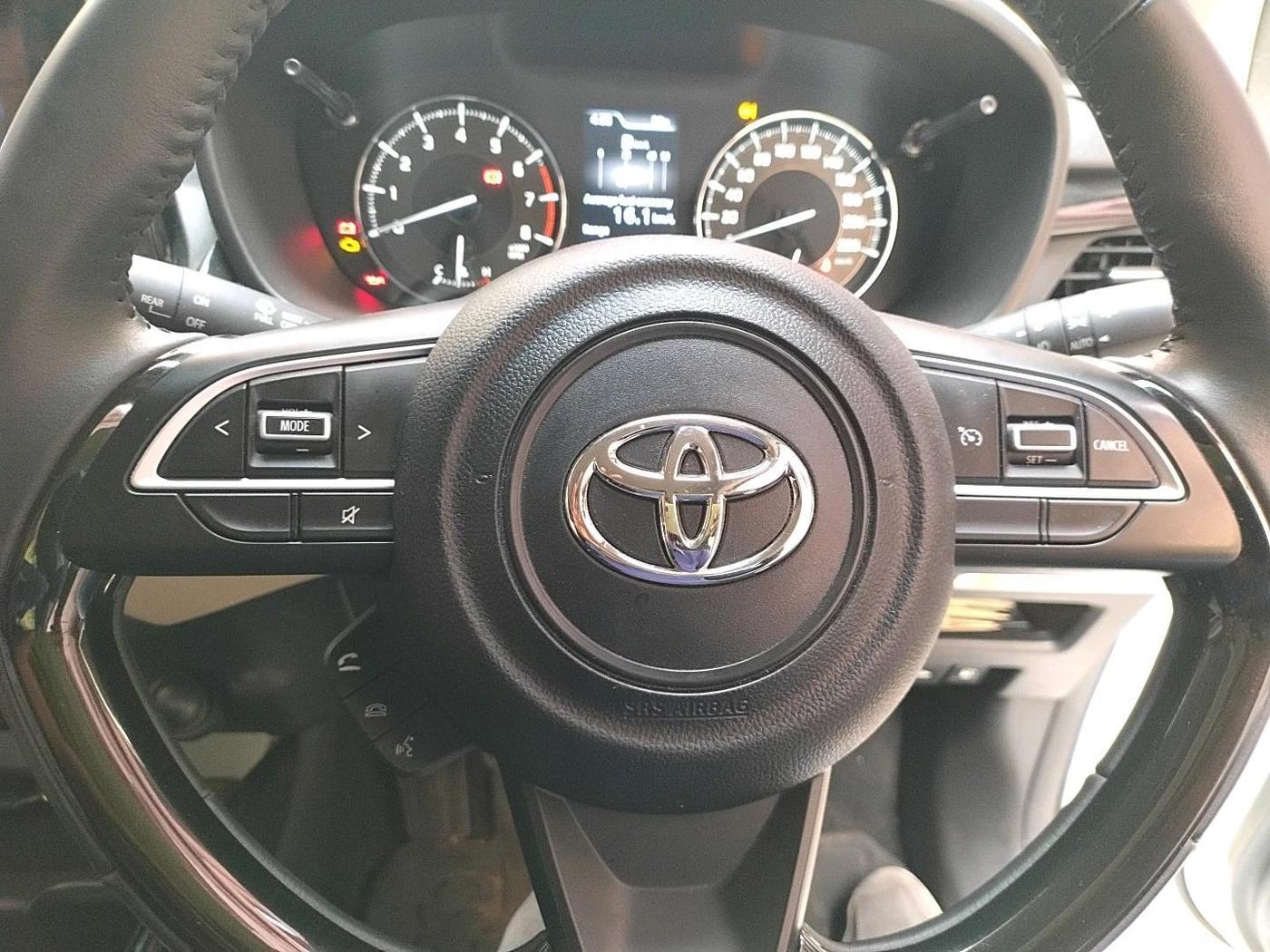 2024 Toyota Glanza V, Petrol, Manual, 5,417 km, interior