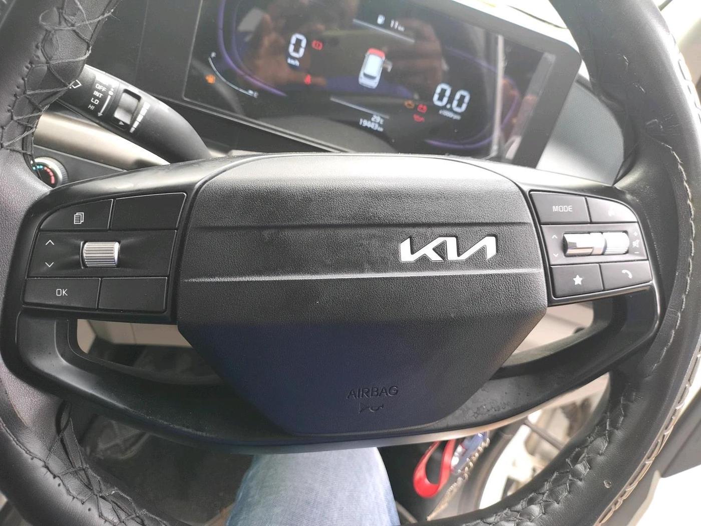 2025 KIA Carens Clavis HTE(O) 1.5 Petrol MT, Petrol, Manual, 19,443 km, interior