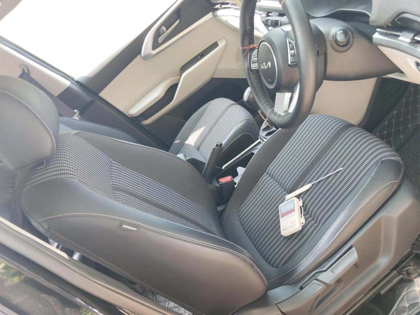 2022 KIA CARENS PRESTIGE PLUS 1.4 PETROL 7 STR, Petrol, Manual, 13,724 km, interior